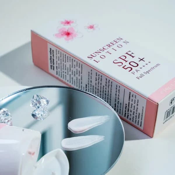Kem Chống Nắng Phổ Rộng LAcos – Sunscreen Lotion SPF50+ PA++++ (50g) thumbnail 2