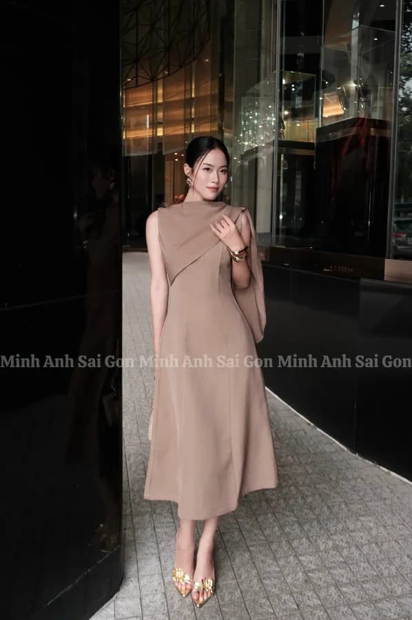 ĐẦM DIVA TÀ VAI MINH ANH 100825 - ĐẦM LỆCH VAI XẾP NẾP TINH TẾ, HIỆN ĐẠI VÀ SANG TRỌNG thumbnail 2