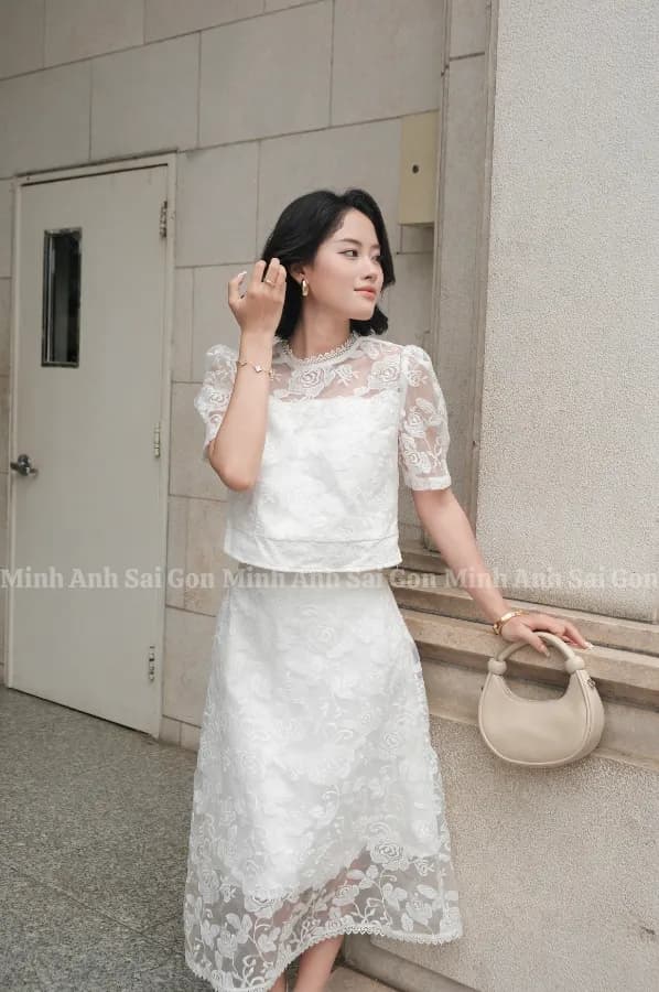 SET CỔ REN TƠ HOA TRẮNG MINH ANH 060325 - SET ĐỒ NỮ TÍNH VỚI NỀN HOA NHẸ NHÀNG thumbnail 4