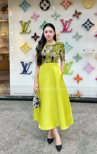 ĐẦM LỤA VÀNG CỔ THUYỀN PHỐI TAFTA BÓNG – MINH ANH SÀI GÒN - SANG TRỌNG VÀ THANH LỊCH