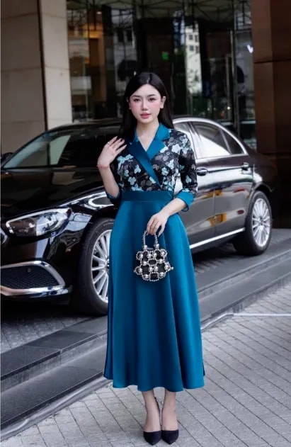 Đầm Hoa Phối Cổ Vét Thiết Kế Minh Anh - 341124A-B, đầm dự tiệc, dạ hội sang trọng, xếp ly, túi sườn - Ảnh 1